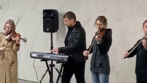 Классика на улицах. Играет «Moon Eclipse»