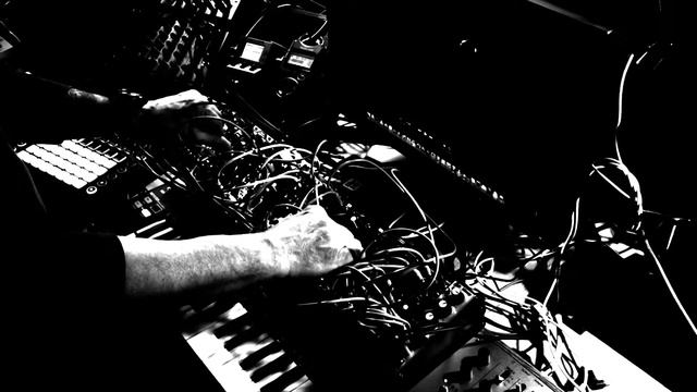 Live Industrial/EBM Set Novation Circuit + Modular Synth w/Noise Engineering modules смотреть онлайн