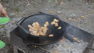 Жареная картошка на сале с грибами