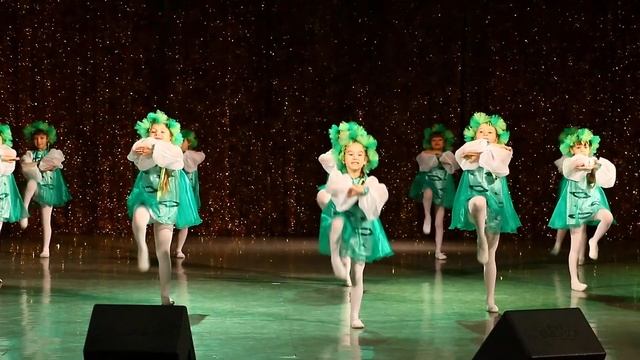 Студия танца "Конфетти" - Хоровод "Берёзы" смотреть онлайн