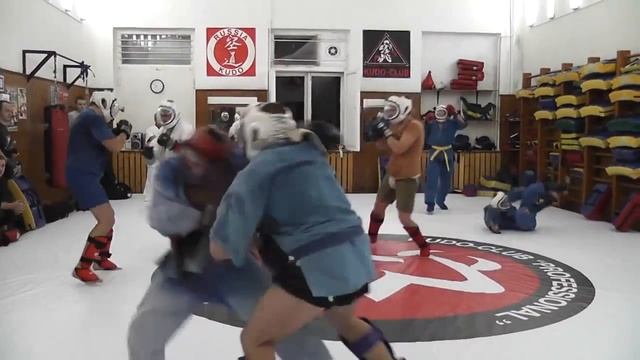 я в белой куртке и черных шортах смотреть онлайн