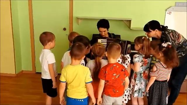 Наблюдение за трудом музыкального руководителя