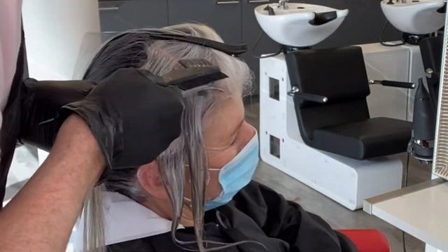 How to Neutralize Warmth In Grey Hair Using True Grey | Wella Professionals смотреть онлайн