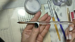 Акрил, мономер, кисти для моделирования акрилом.