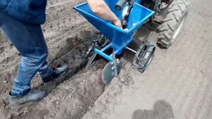 Испытание картофелесажалки КСП02.Тяжолый мотоблок зубр