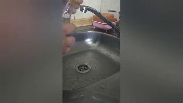 Как устранить засор в раковине дешёвым способом. смотреть онлайн