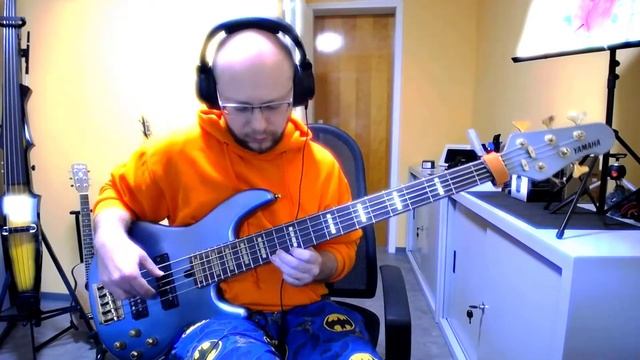 We Are Family (Sister Sledge) - Samba Bass Live Looping Cover (Boss RC-10r) смотреть онлайн