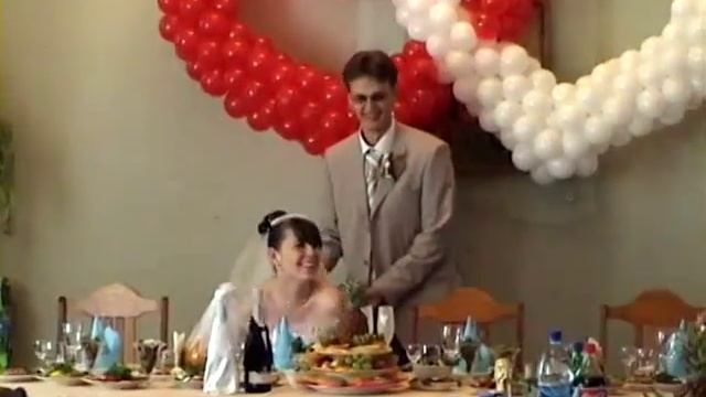 Копия видео 2005.Свадьба. Встреча молодых хлебом-солью, Первые тосты. смотреть онлайн