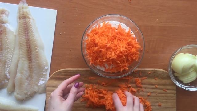 Запеченая белая рыба в сметане с морковью смотреть онлайн