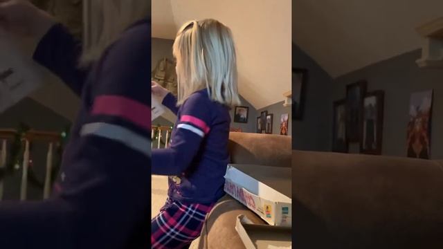 Candyland explained by a 4 year old. смотреть онлайн