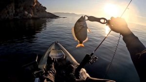 Méditerranée - pêche aux leurres en kayak hobie de quelques poissons au bord