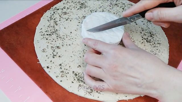 Сыр Камамбер в духовке! Рецепт закуски из слоеного теста.