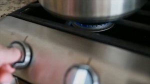 Как РАСПОЗНАТЬ УТЕЧКУ ГАЗА в доме: 3 верных способа