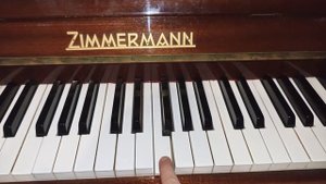 ПТИЧКА - аккорды для пианино (раз два три кавычки)