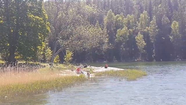 АДАМ ЛОВИТ РЫБУ С МОСТА ВОЗЛЕ ШВЕДСКОГО ЗАМКА!?ADAM FISHES FROM THE BRIDGE NEAR THE SWEDISH CASTLE. смотреть онлайн