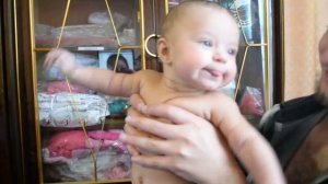 Показывает язык