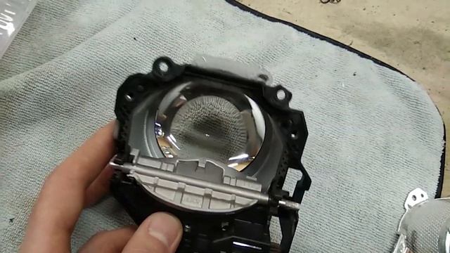 Как улучшить свет фар на Hyundai Elantra установка Bi Led светодиодных линз вместо галогена