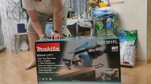 Распаковка распиловочный станок Makita LH120FL видео 1