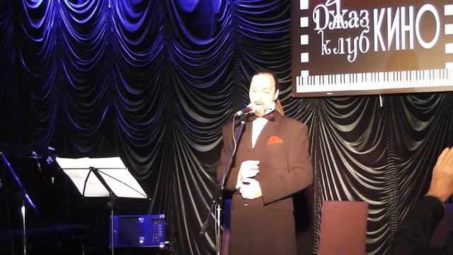 ОЛЕГ ПОПОВ , певец. "ВДОЛЬ ПО УЛИЦЕ МЕТЕЛИЦА МЕТЕТ" смотреть онлайн