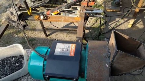 самодельная кулачковая дробилка для пластика.