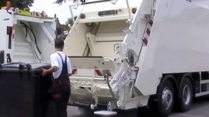 Работа мусоровоза с задней загрузкой ZOLLER System 249 Omega
