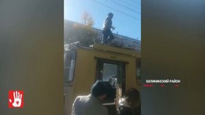 В Челябинске очевидец, под крики водителя, потушил горящий троллейбус