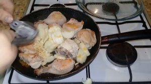 курица тушеная в сметанном соусе