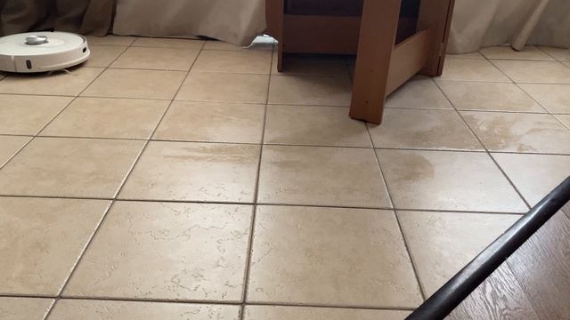 Робот-пылесос ELARI SmartBot Ultimate смотреть онлайн