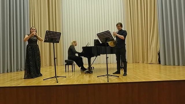 Николаева Наталия - гобой, Марцинкевич Александр - валторна, Александровская Наталья - фортепиано