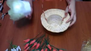 Корзинка роз из конфет. Букет из конфет. basket with buds of roses