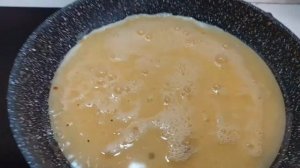 Омлет из 4х яиц, для 3х человек.Очень просто и вкусно.