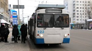 Троллейбус Екатеринбурга ЗиУ-682 КР Иваново борт. №122 маршрут №6 на остановке "Дом кино"
