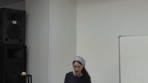 Стучит стучит железный молот