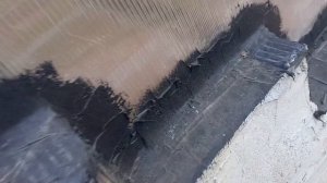 Чем закрепить или заклеить поликарбонат низ что бы вода не проходила.