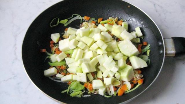 Овощное рагу с грибами и луком- пореем