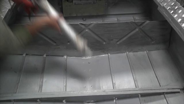 Лодка для рыбалки своими руками . Тюнинг лодки МКМ в гараже. Герметизация лодки