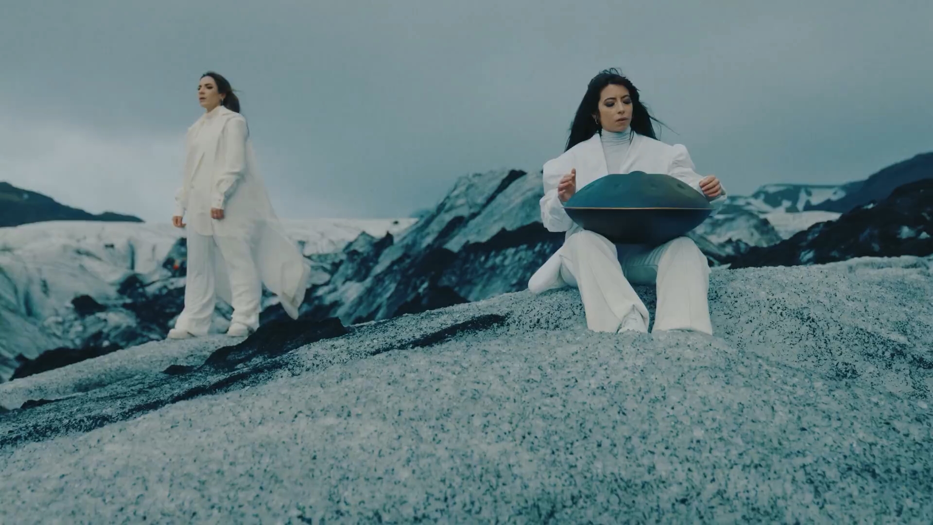 Giolì & Assia - Silence (Official Video) смотреть онлайн