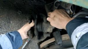 Замена пыльника направляющей суппорта Volkswagen LT35