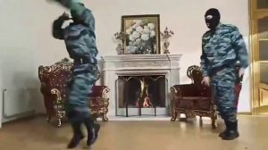 Солдаты танцуют