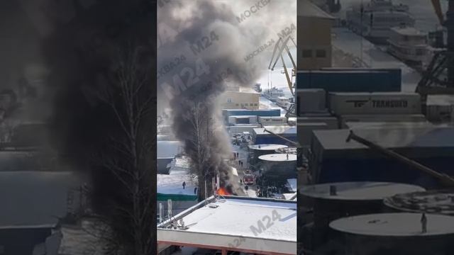 Что-то сильно горит в районе Южного порта — Москва 24