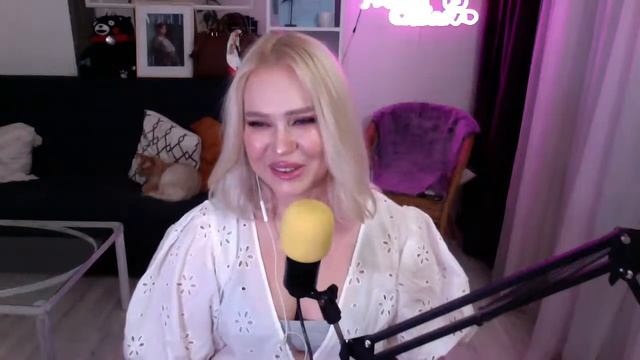 26.10.2022 | Маруся на СТРИМЕ | Читаем фф о Вигуках смотреть онлайн