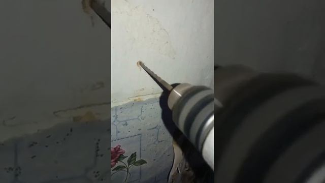 сверло шестерка 6 сверлит стену смотреть онлайн