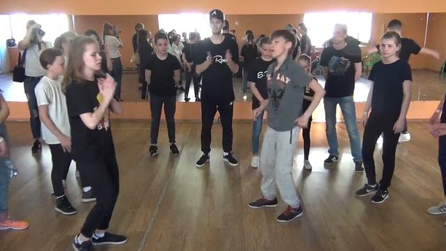 Moonlight VS Святой Electro Dance Begginers смотреть онлайн