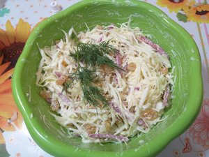 ? Салатик с капусты со своей изюминкой, к праздничному столу