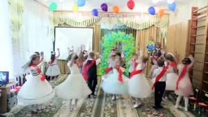 Выход на выпускной " Ромашковое поле"