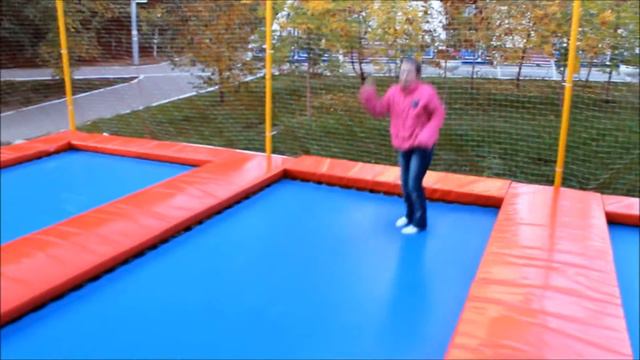 Учимся делать сальто на батуте. смотреть онлайн