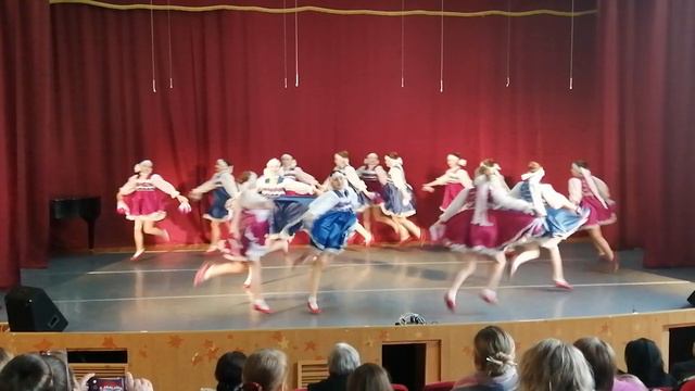 танец "Деревенская пляска" от ансамбля Забава смотреть онлайн