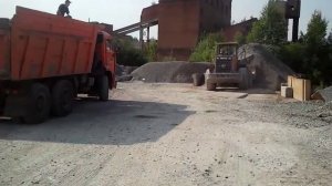 Отсев гранитный серый. Погрузка.