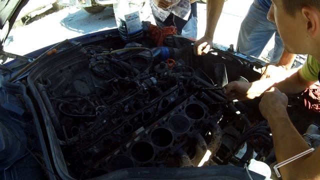 Ремонт двигателя W124 m103 , снимаем голову (часть 5) смотреть онлайн