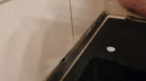 Отверстие в каменной мойке под смеситель